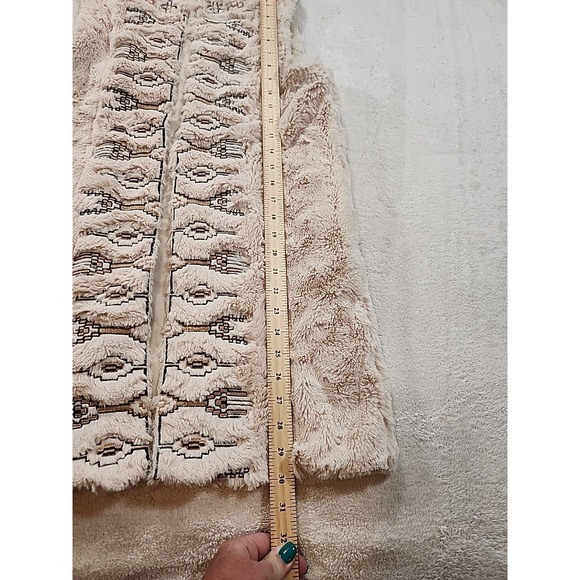 Flying Tomatoes Faux Fur Ladies Vest Cream With Aztec Geometric Design Size... - Picture 5 of 7